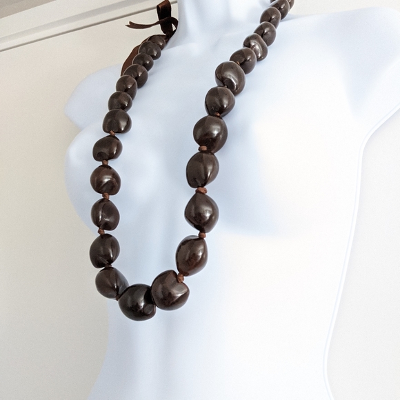 BROWN KUKUI NUT LEI - Picture 3 of 5